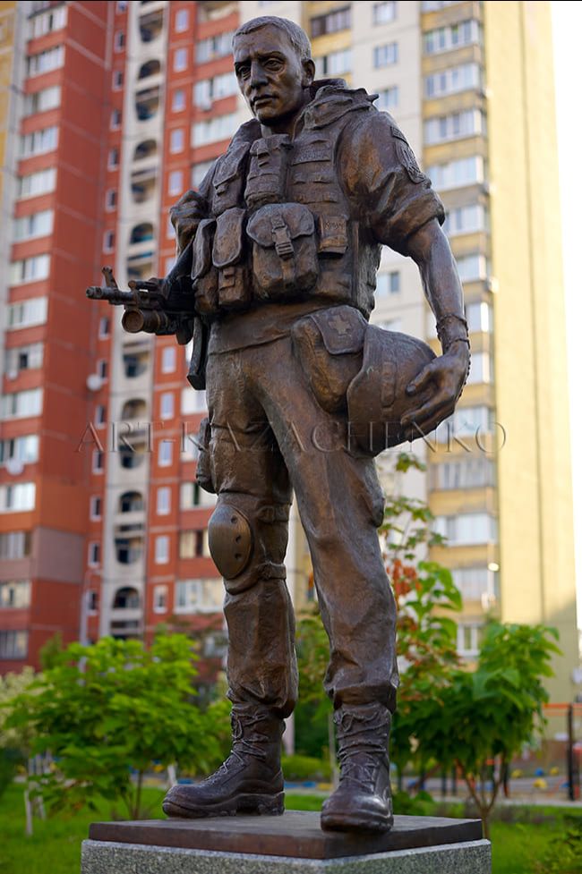 Пам'ятник «Воїну добровольцю АТО» м. Київ.