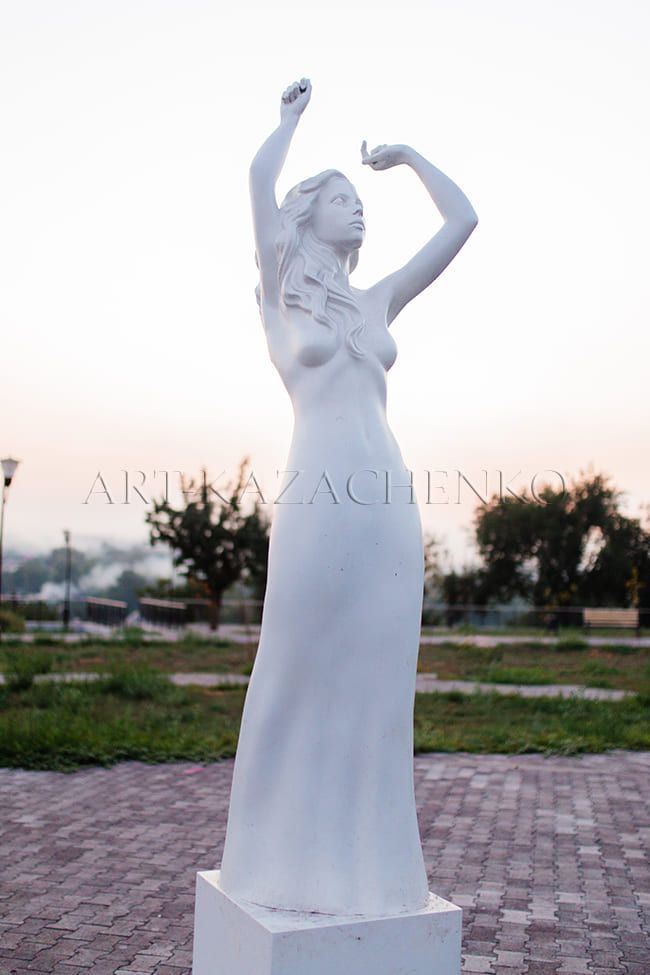 Скульптура Муза «Танца» г. Кривой Рог.