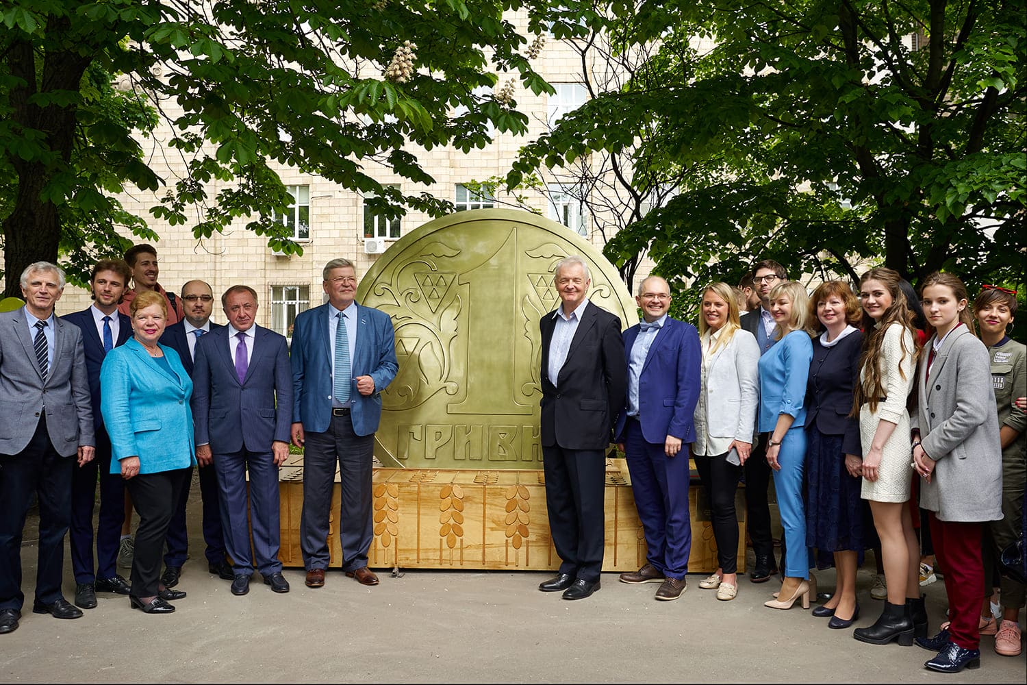 Открытие памятника арт объекта «Гривна Всемогущая» г.Киев