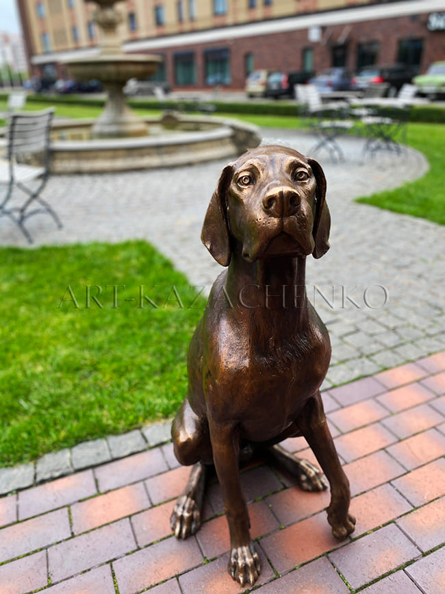 Бронзовая скульптура собаки. г. Кривой Рог