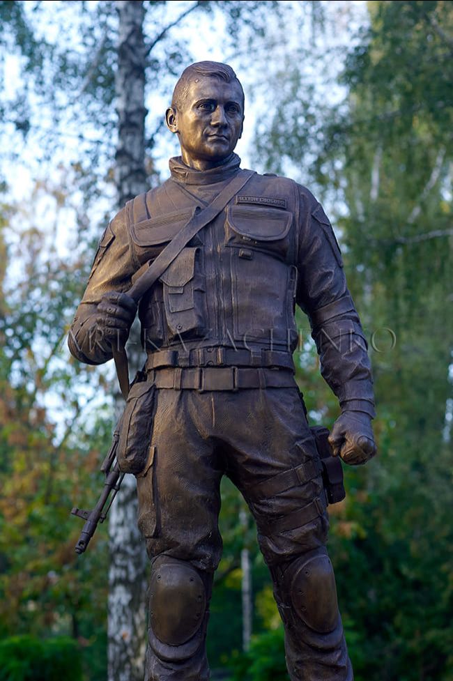 Памятник Мирослава Мысли «Охотник» г. Киев.