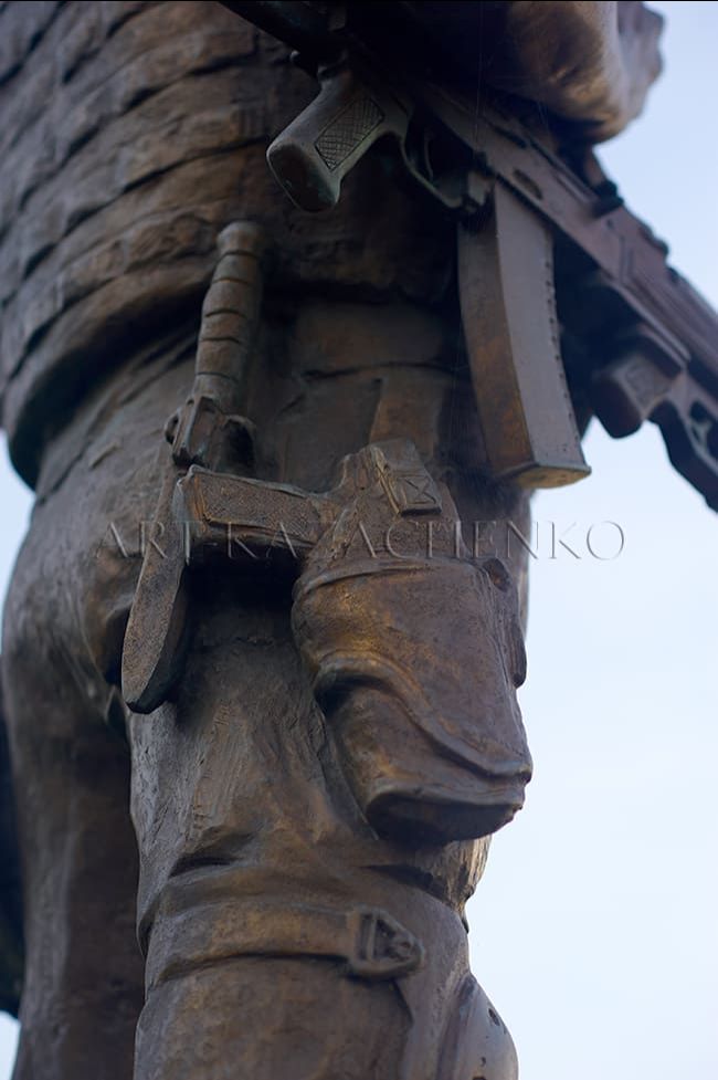 Памятник «Воину Добровольцу АТО» г. Киев.