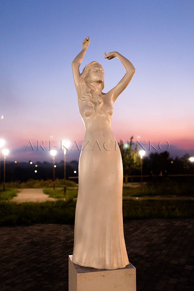 Скульптура Муза «Танцю» м. Кривий Ріг.