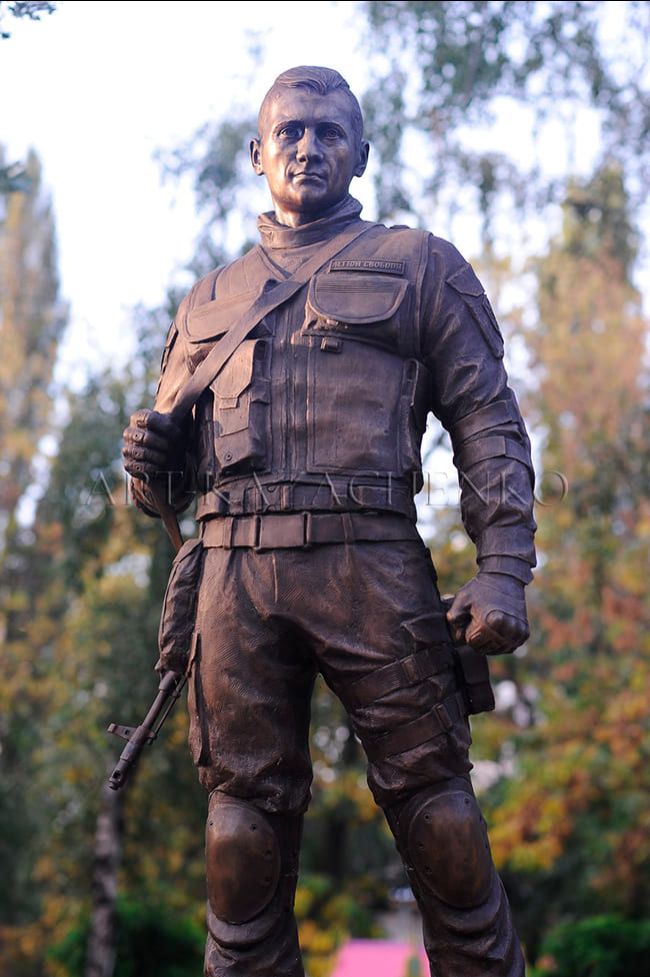Памятник Мирослава Мысли г. Киев
