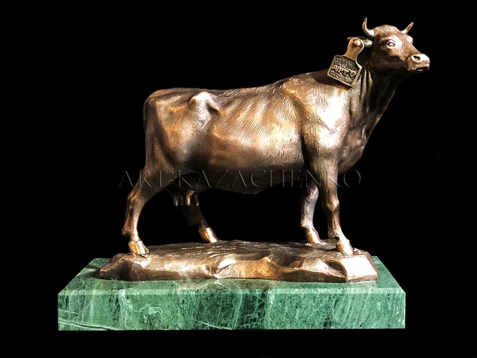 Бронзова статуетка корови 